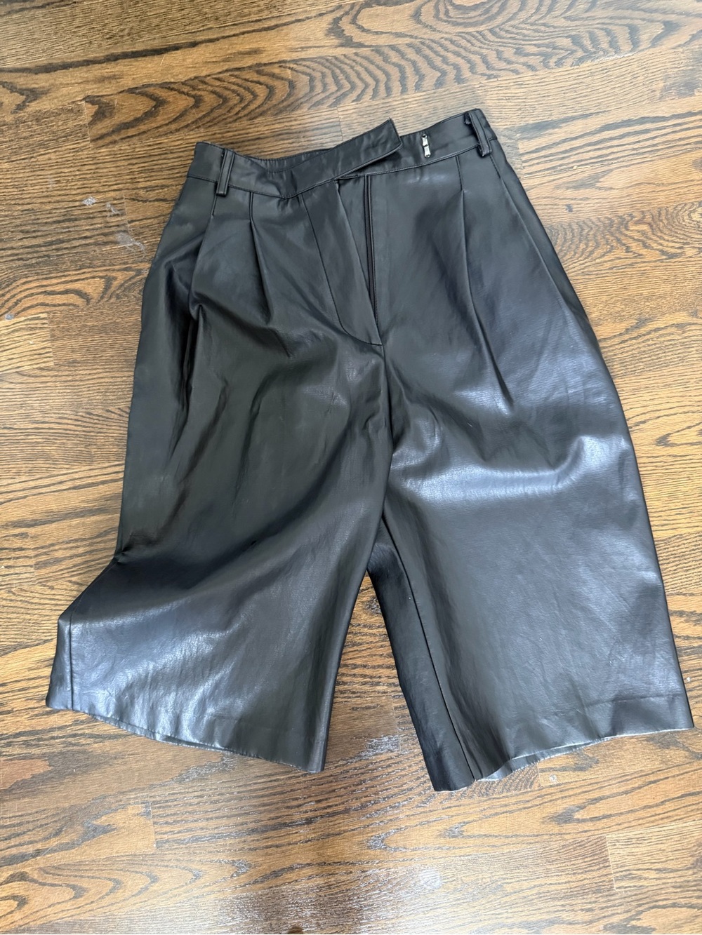 Frankie Shop Women's Black Faux Leather Bermuda Shorts